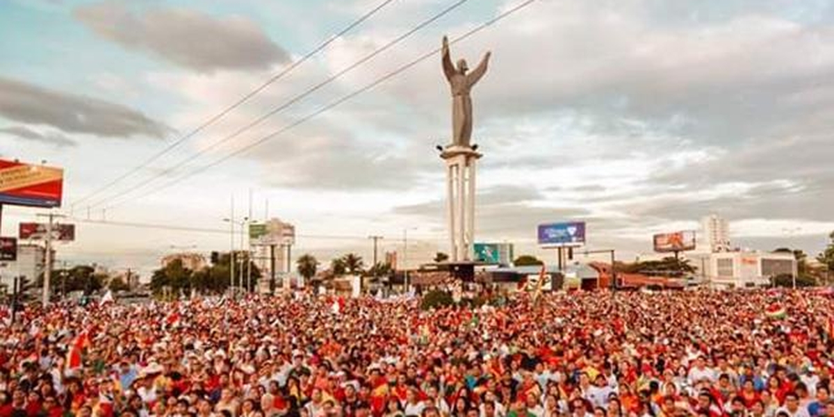 Milhares De Pessoas V O S Ruas Para Declarar Que Jesus O Senhor Da