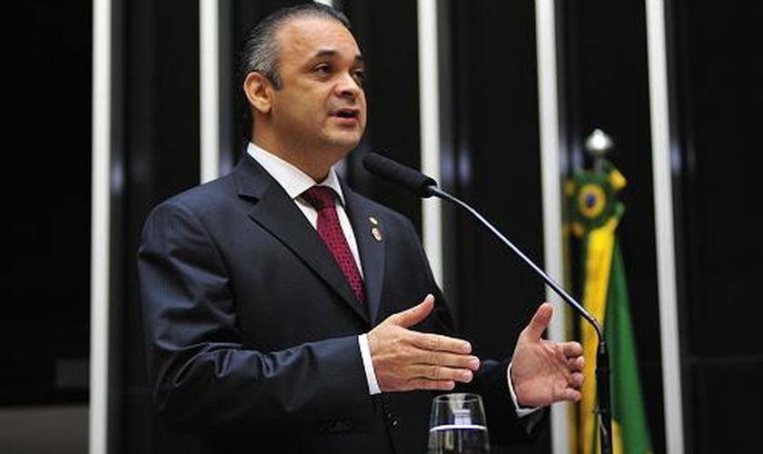 Roberto De Lucena Faz Discurso Em Homenagem Aos Anos Da Igreja O