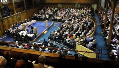 Ordenação de ministros gays quebra vínculos entre congregações e Igreja da Escócia