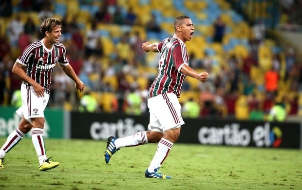 Walter comemora o primeiro gol do Fluminense contra o São Paulo 