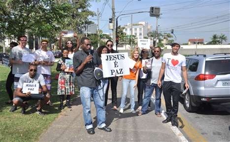 Agressão contra evangélico motiva protesto em Volta Redonda (RJ)