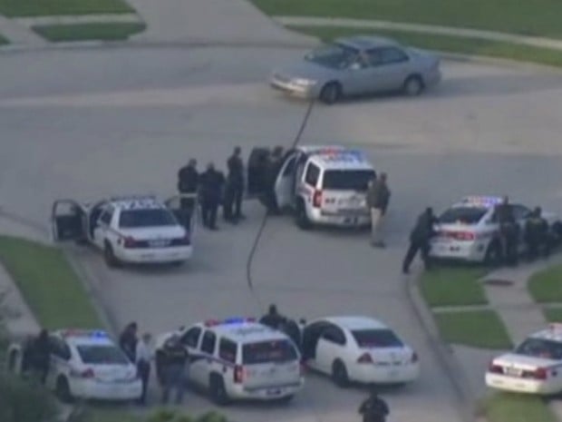 Imagem aérea mostra cerco policial a atirador no Texas, nos Estados Unidos
