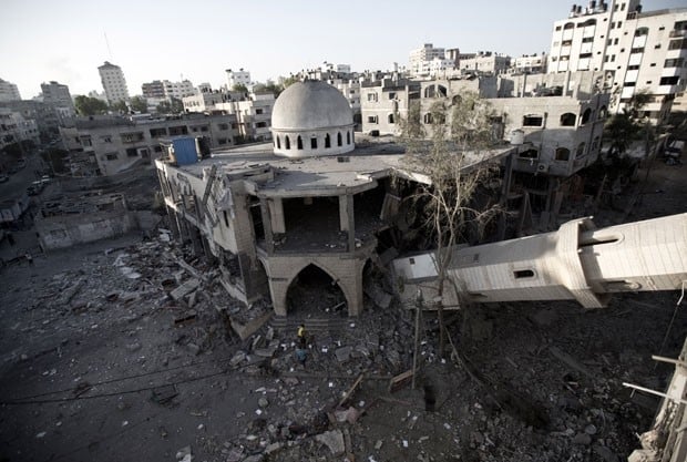 Mesquita foi destruída por bombardeio em Gaza nesta quarta-feira (30) 