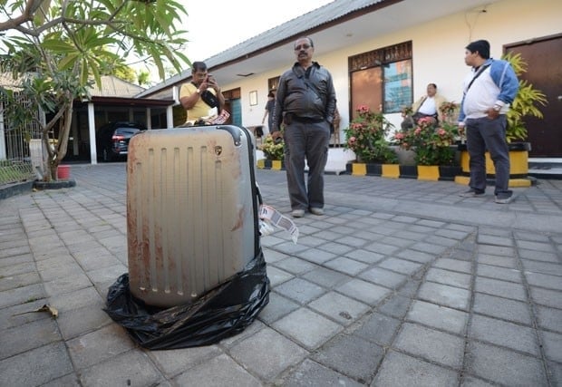 Foto desta terça-feira (12) mostra mala onde foi encontrado o corpo de uma americana junto a um hotel de luxo na ilha de Bali, na Indonésia