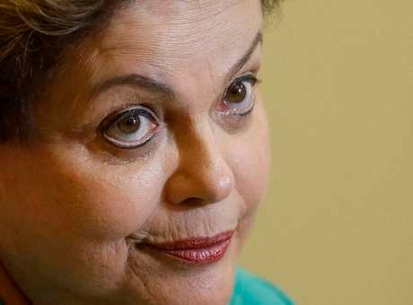 Após polêmica nas redes sociais, campanha Dilma imprime panfletos para evangélicos