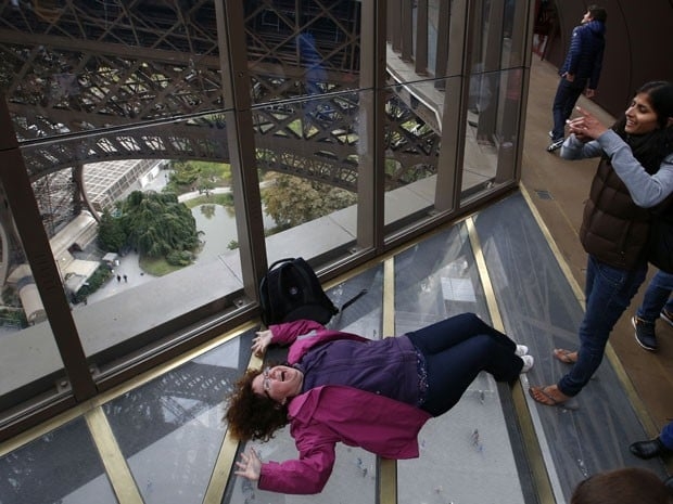 Torre Eiffel,piso de vidro,turismo