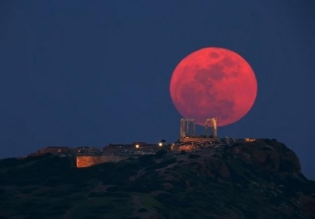 Citada como sinal profético, Lua de Sangue foi vista de diferentes países