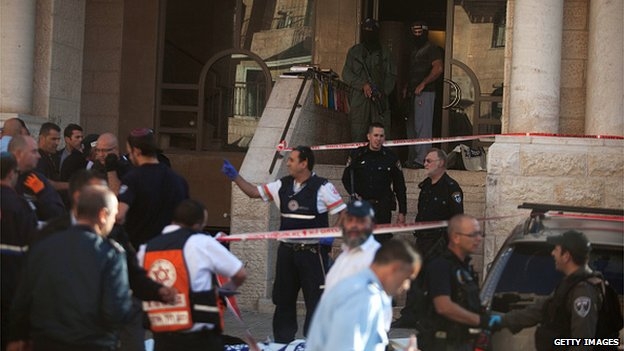 Atacada recentemente em Jerusalém, sinagoga reabre para orações matinais 