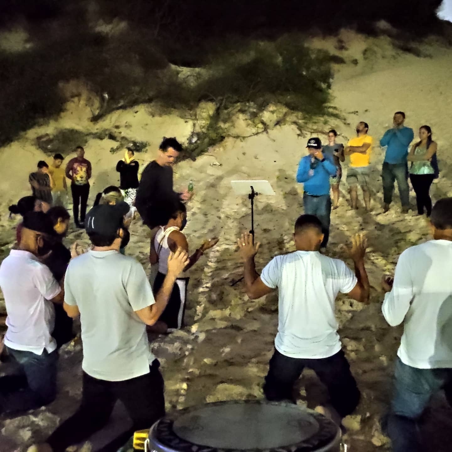 Culto No Monte Crist Os Louvam E Fazem Ora O Ao Ar Livre No Litoral