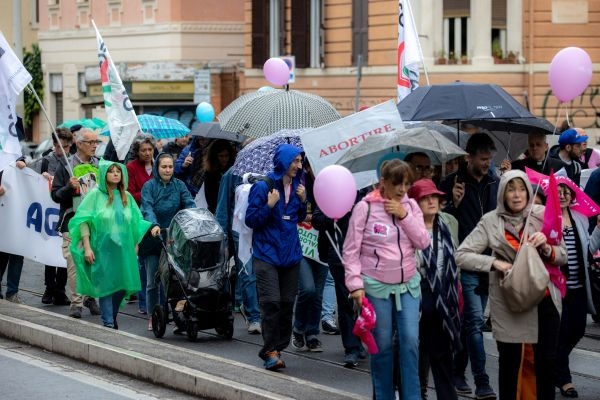 Milhares V O S Ruas Na It Lia Em Manifesta O Contra O Aborto Guiame