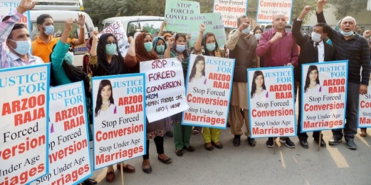Adolescente cristã forçada a casamento islâmico é resgatada pela polícia,  no Paquistão