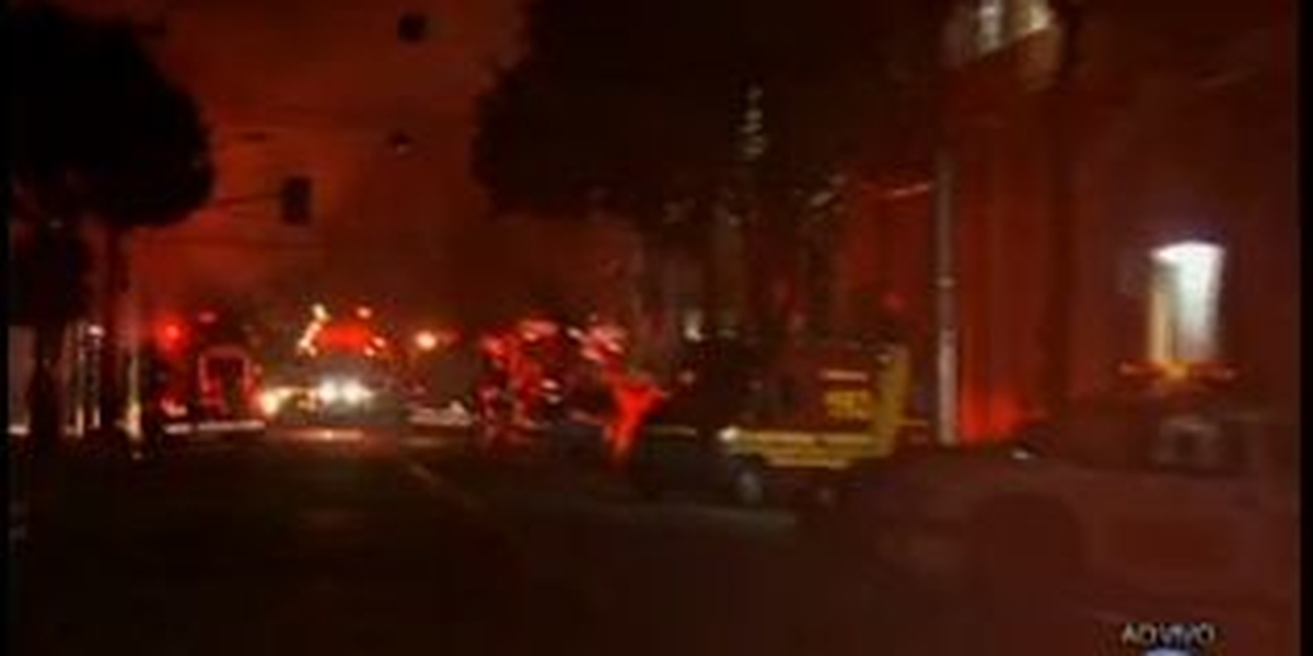 Incêndio atinge shopping popular no Brás, em São Paulo