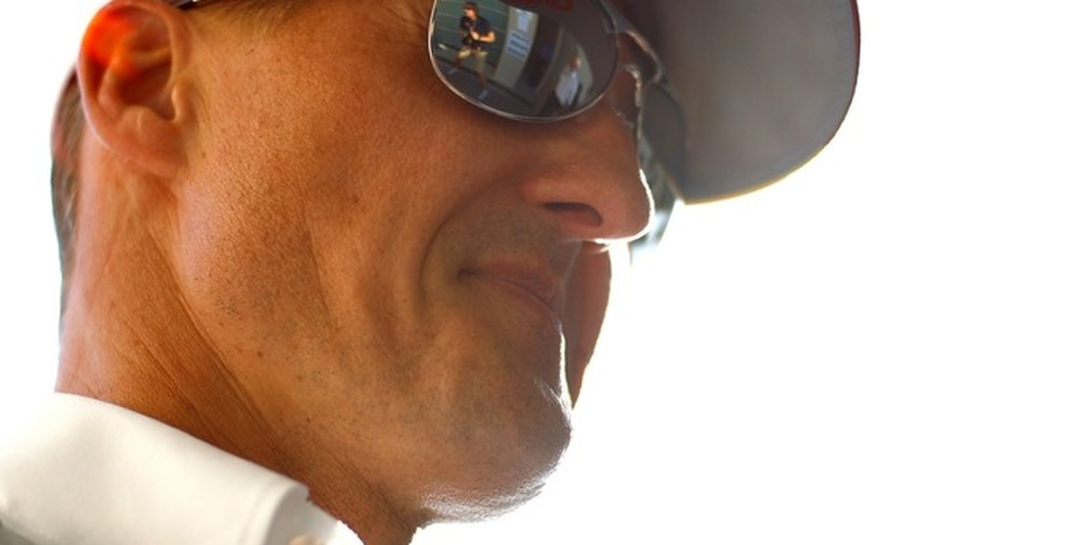 Schumacher sai do coma e é transferido 6 meses após acidente - Guiame
