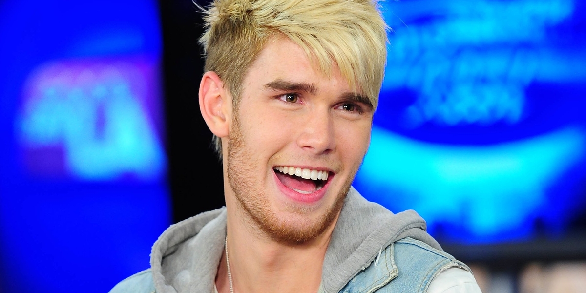 Cantor cristão, Colton Dixon, volta ao American Idol e se apresenta na