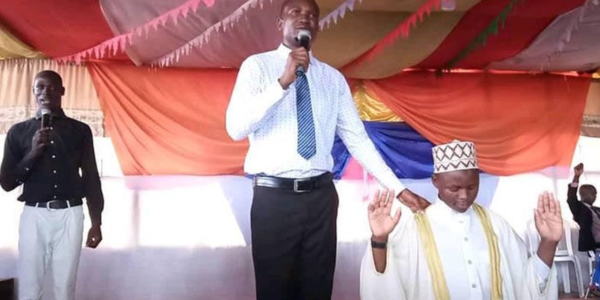 Líder de uma das maiores mesquitas de Uganda assume fé em Cristo