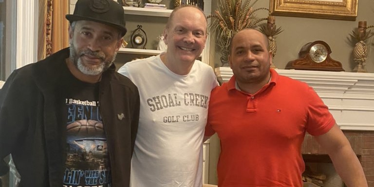 Pastor leva dois cubanos a receberem Jesus usando o Google