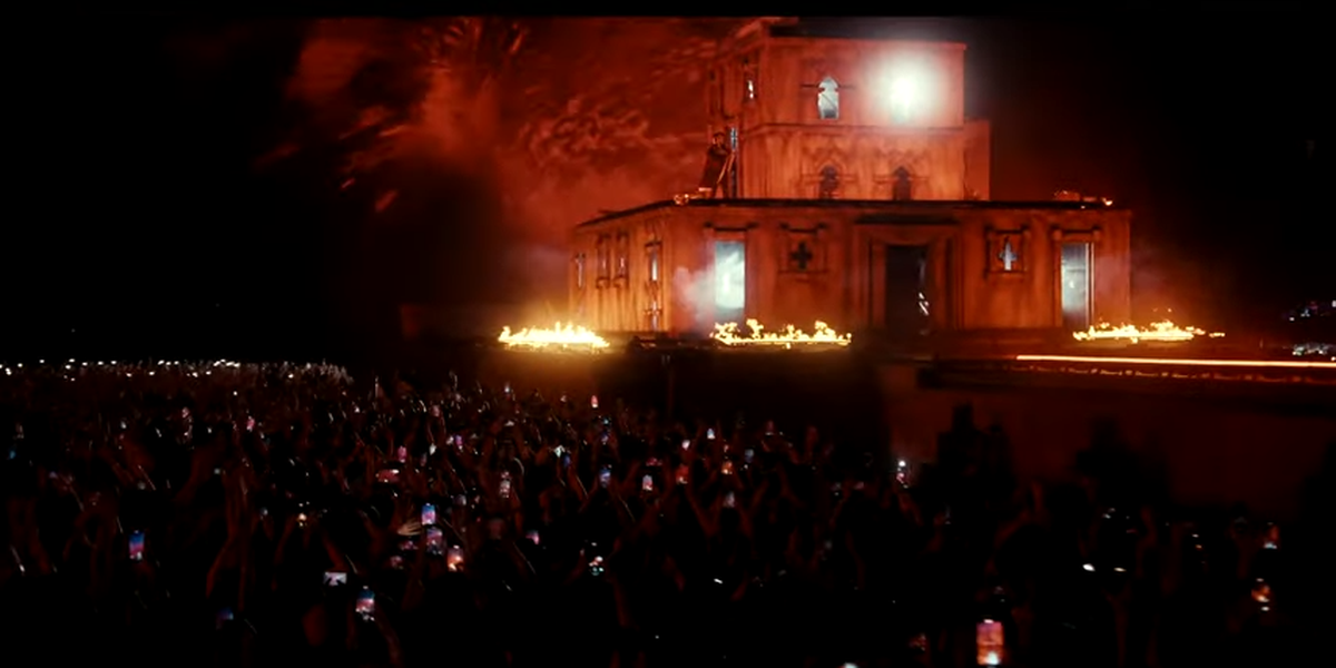 The Weeknd Performs in SP With ‘Jerusalem Temple’ on Fire
