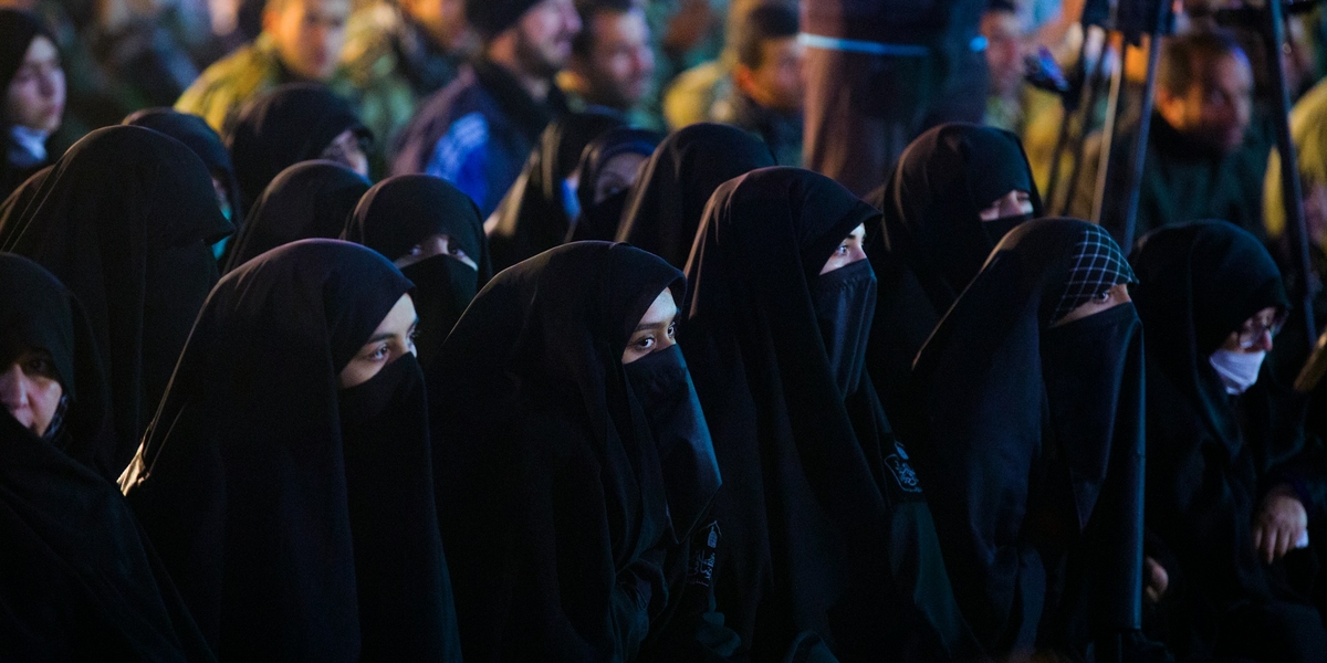 Talibã proíbe janelas com vista para áreas usadas por mulheres no ...