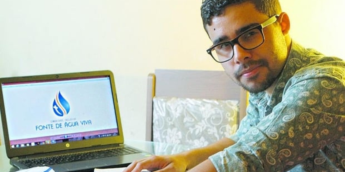 Resultado de imagem para Pastor abre igreja gay e questiona: ‘Onde está escrito que Deus não aceita a homossexualidade?’