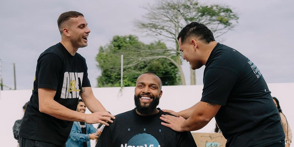 Nego Di é batizado em igreja: “Melhor decisão da minha vida”