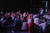 Pastor Kemtal Glasgow fala com adolescentes durante a conferência Kingdom Youth. (Foto: Kingdom Youth Conference)
