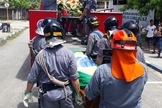 Bombeiros fizeram um cortejo fúnebre em homenagem ao cabo Moraes. (Foto: Carlos Nogueira/ A Tribuna Jornal)