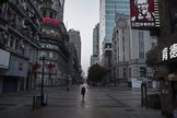 Imagem de rua quase vazia em Wuhan, epicentro do coronavírus na China. (Foto: Getty Images)