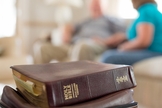 O número de pessoas engajadas na leitura bíblica caiu na pandemia. (Foto: Church of Jesus Christ)