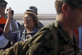 A presidente do Chile, Michelle Bachelet, desembarca no aeroporto de Arica. Ela também sentiu o tremor de magnitude 7,8 desta quarta-feira (2). 