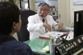 "Decidi desafiar a vontade de Deus", diz cirurgião plástico sobre operações de mudança de sexo