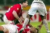 Mortes como a do jogador do Benfica Miklos Feher, durante um jogo da Liga Portuguesa, em janeiro de 2004 podem ser evitadas