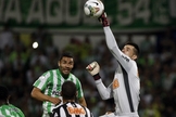 Victor fez várias boas defesas, mas não evitou o gol do Nacional-COL no fim