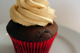 Cupcake de chocolate com manteiga de amendoim