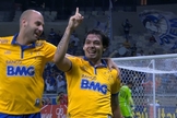 Ricardo Goulart celebra o gol que abre a vitória celeste sobre o Sport