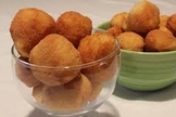 Bolinho de batata recheado com queijo
