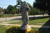 Homem vandaliza estátua de Jesus Cristo e usa 10 Mandamentos como "justificativa"