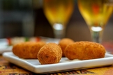 croquete de camarão