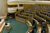 Senadores da Rússia participam de uma sessão do Conselho da Federação (Câmara alta do Parlamento), em Moscou, em 25 de junho