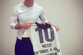 Messi ganha camisa 10 do Timão: "Bem-vindo à Arena Corinthians"