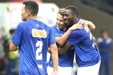 Everton Ribeiro e Manoel Comemoram terceiro gol do Cruzeiro