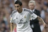 Ángel di María em ação pelo Real Madrid sob os olhares de Carlo Ancelotti