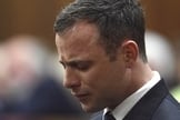 Pistorius chora ao ouvir veredicto em tribunal da África do Sul