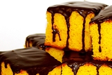 Bolo de cenoura com gotas de chocolate