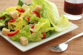 Conheça quatro dicas para ficar satisfeito consumindo salada