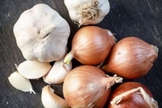 Conheça os alimentos que pioram o suor excessivo