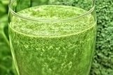 Suco de couve com abacaxi é ótimo para diminuir medidas