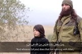 Garoto ao lado de jihadista