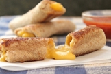 Rolinho de queijo grelhado