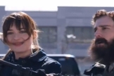 Dakota Johnson protagoniza paródia do Estado Islâmico