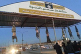 Em Hawija, no Iraque, 8 corpos sem vida foram pendurados em uma estrutura de metal na entrada para a cidade.